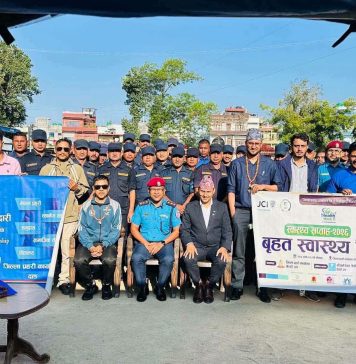 जेसीजकाे नि:शुल्क स्वास्थ शिविर जिल्ला प्रहरी कार्यालयमा, २०० बढी लाभान्वित
